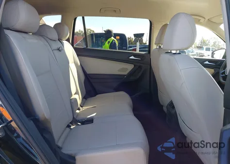 2020 Volkswagen Tiguan 2.0T Se/2.0T Se R-Line Black/2.0T Sel z USA, uszkodzony, nr VIN 3VV2B7AX8LM027974